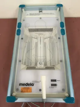 038.3015 Medela Bilibed Phototherapy Unit With 2 Extra Bed Covers
